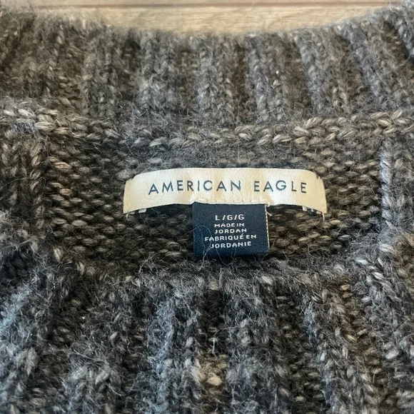 American Eagle Charcoal Grey and white cable knit sweater size L - Picture 3 of 4